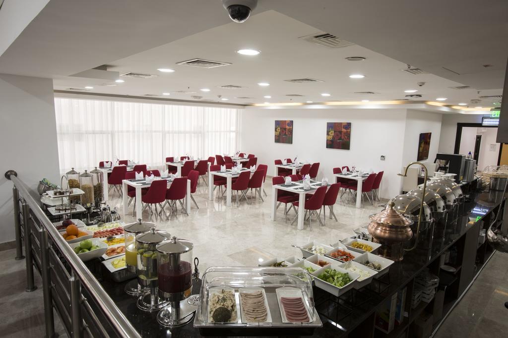 The Town Hotel Доха Екстер'єр фото